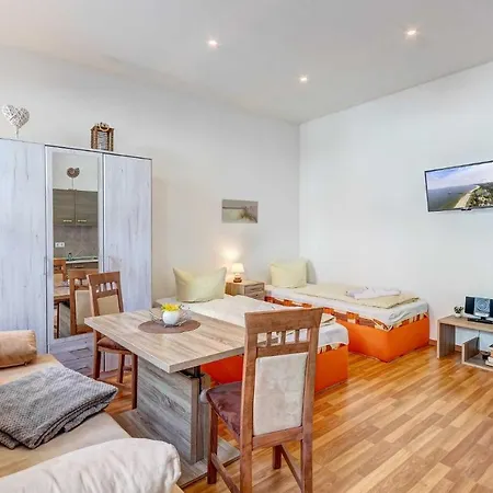Apartment Pier 1, App 5 *